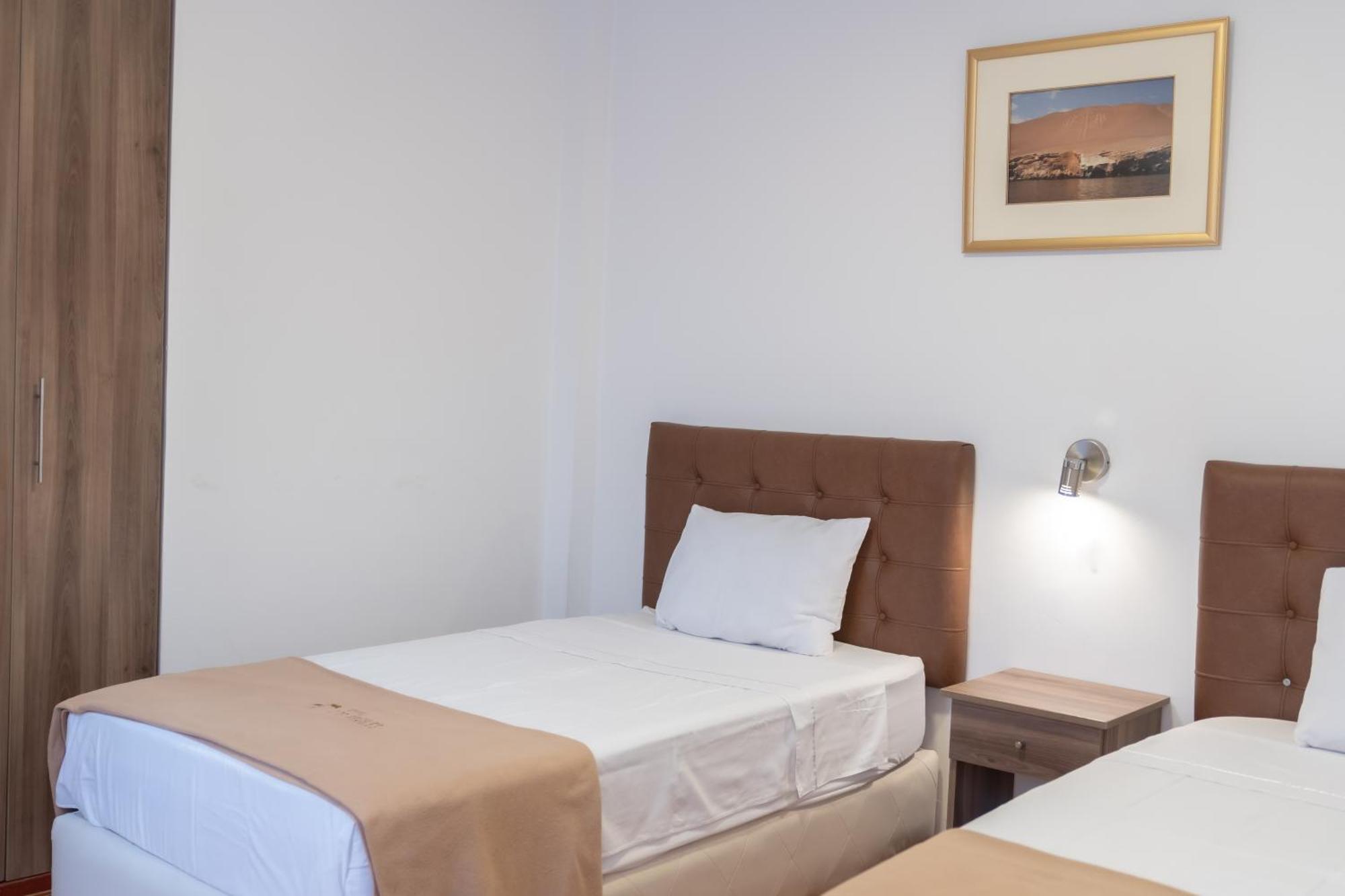 פאראקאס Hostal Los Frayles מראה חיצוני תמונה