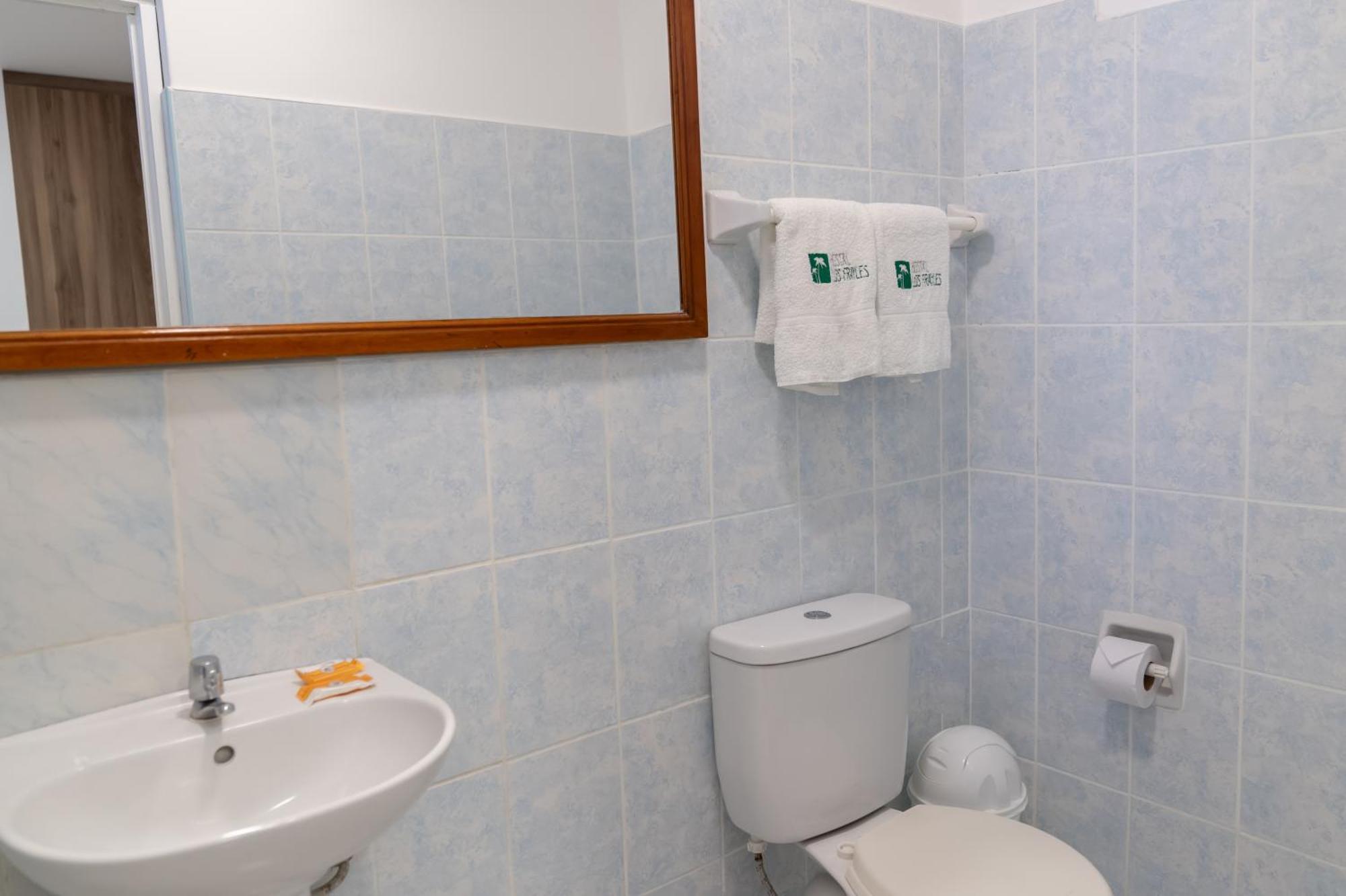 פאראקאס Hostal Los Frayles מראה חיצוני תמונה