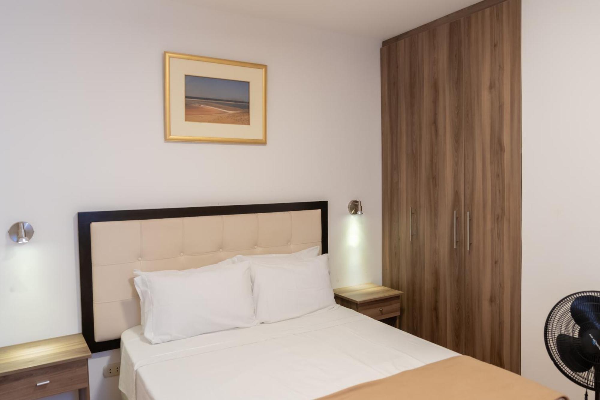 פאראקאס Hostal Los Frayles מראה חיצוני תמונה