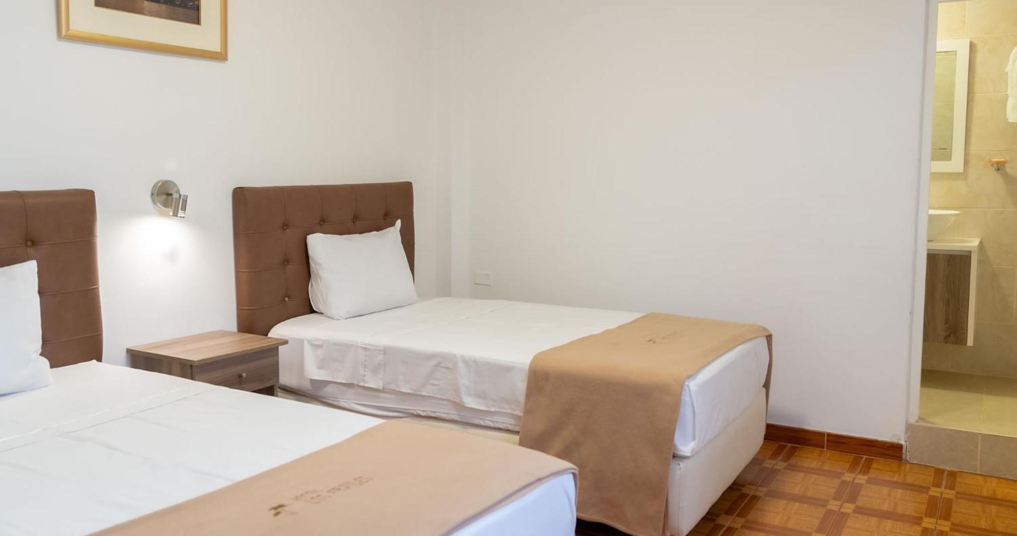 פאראקאס Hostal Los Frayles מראה חיצוני תמונה